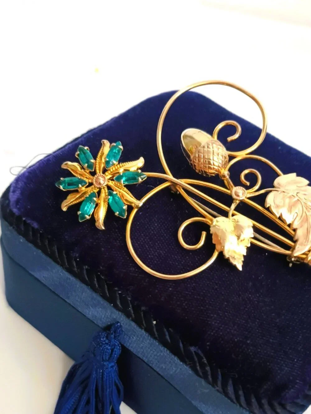Vtg Van Dell 12K GF Brooch Blue Rhinestone Flower Swirl Vines Acorn & Leaves